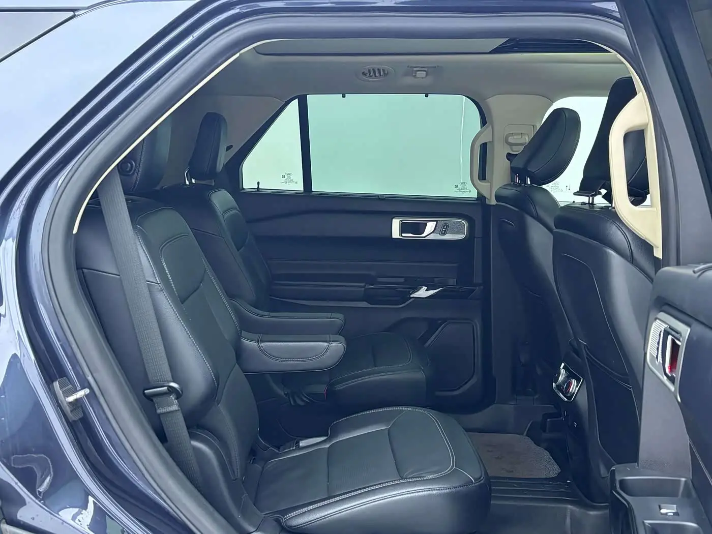Ford Explorer 2021 — Фото 11/18