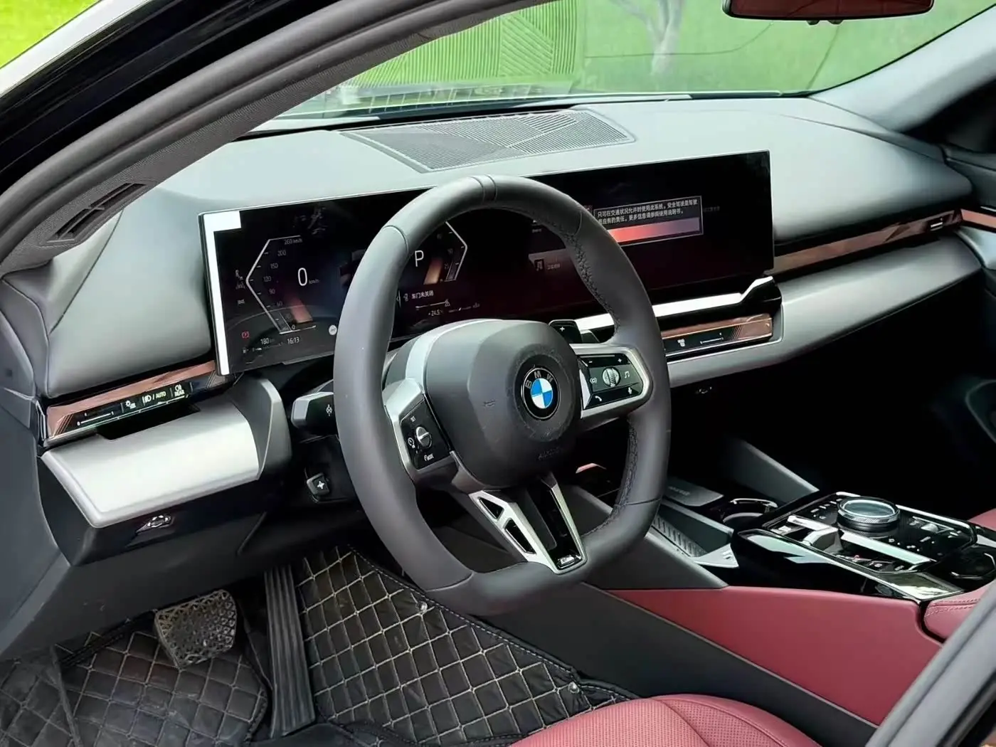 BMW 5 Series 2025 — Photo 3/9