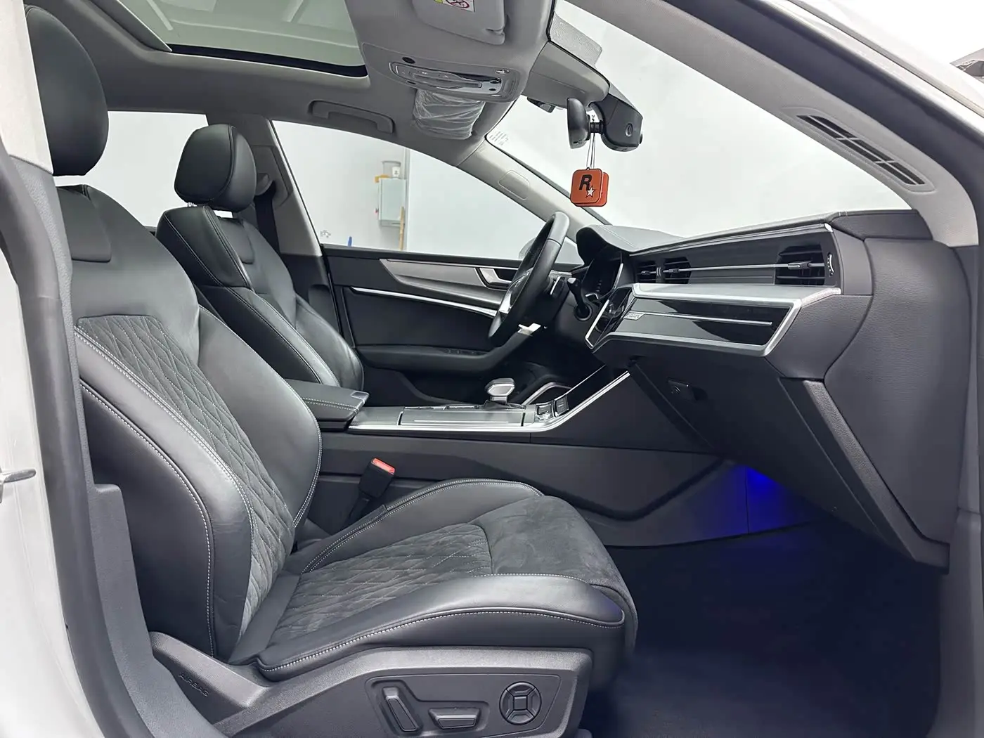 Audi A7L 2023 — Фото 13/20