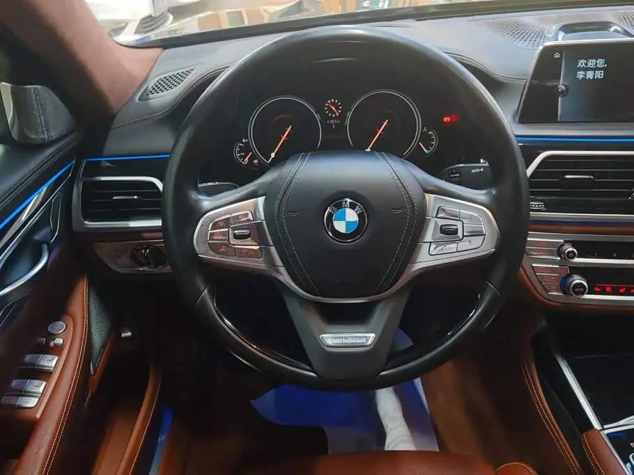 BMW 7 Series 2017 — Фото 15/16