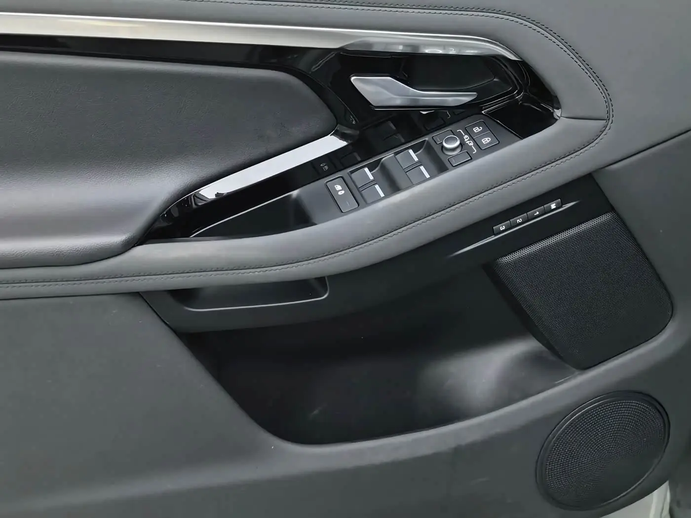 Land Rover Range Rover Evoque 2022 — Фото 16/20