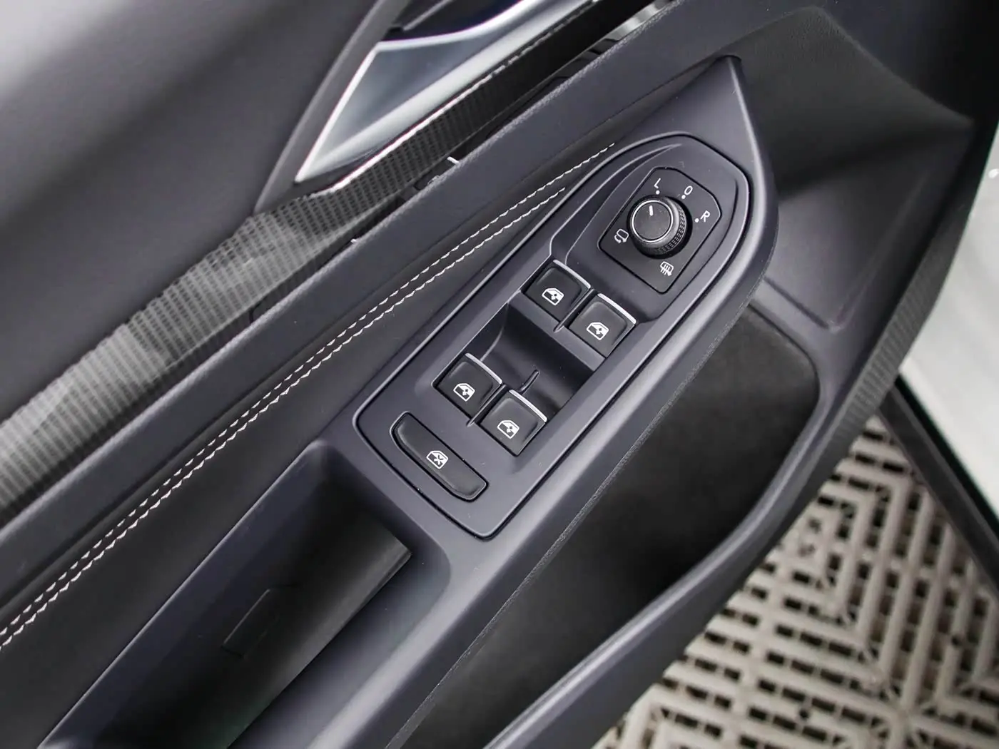 Volkswagen Golf 2021 — Photo 6/20