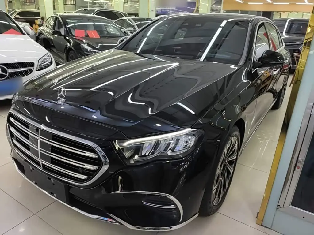 Mercedes-Benz E-Class 2025 — Фото 1/20