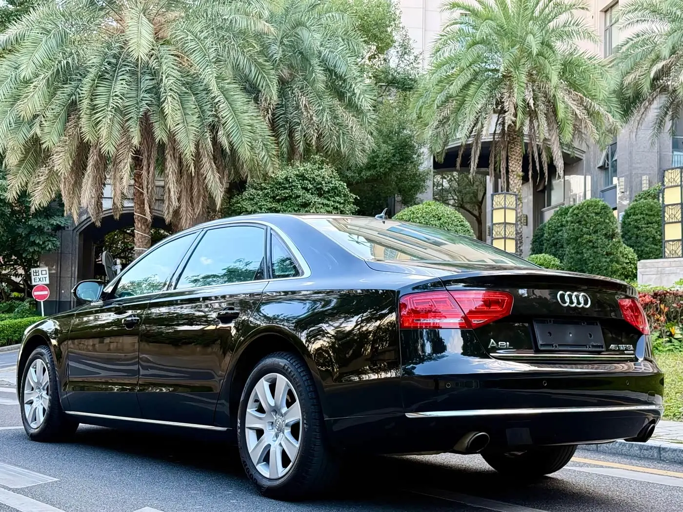 Audi A8 2013 — Фото 7/17