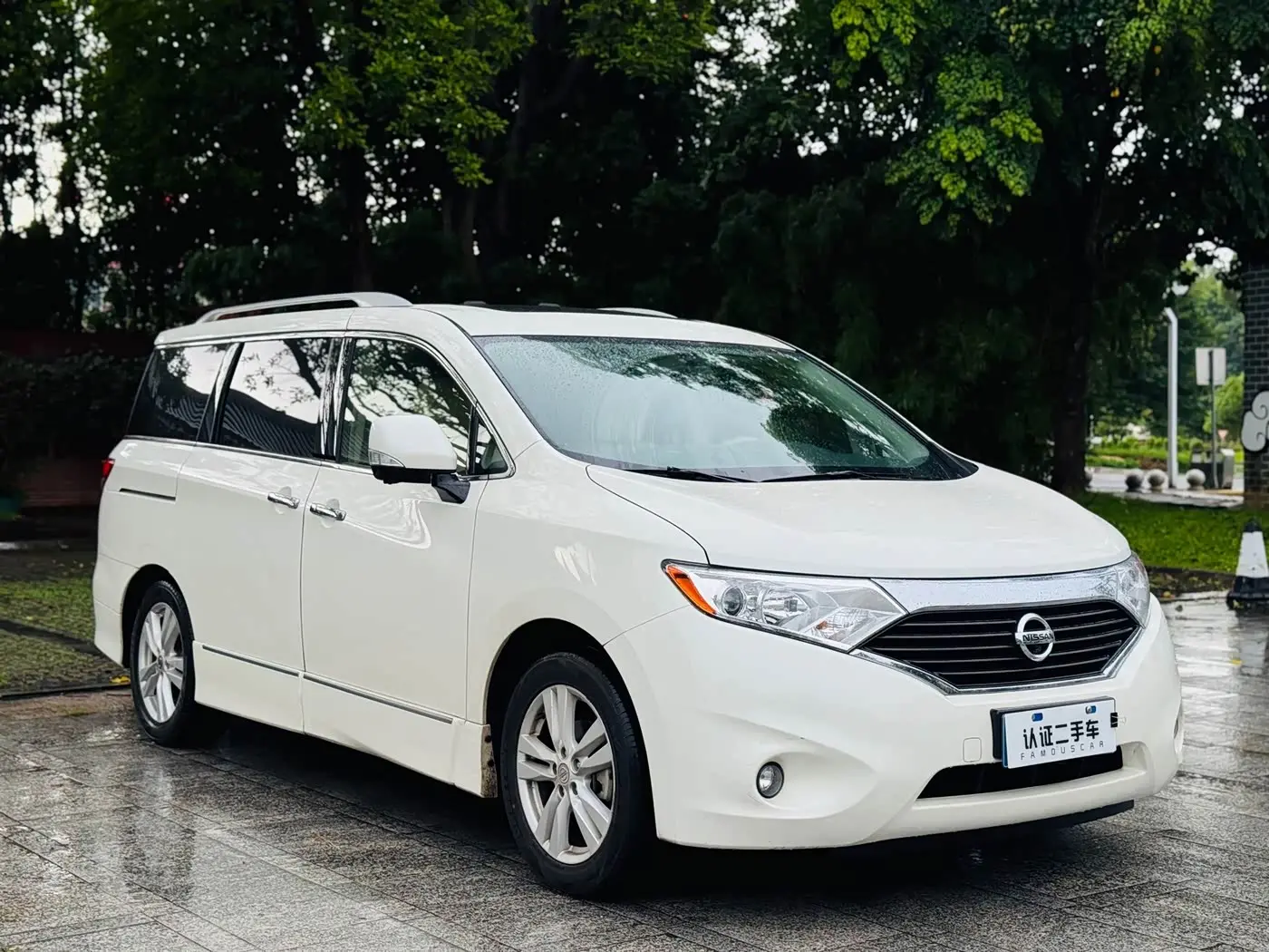 Nissan Quest 2016 — Фото 1/18