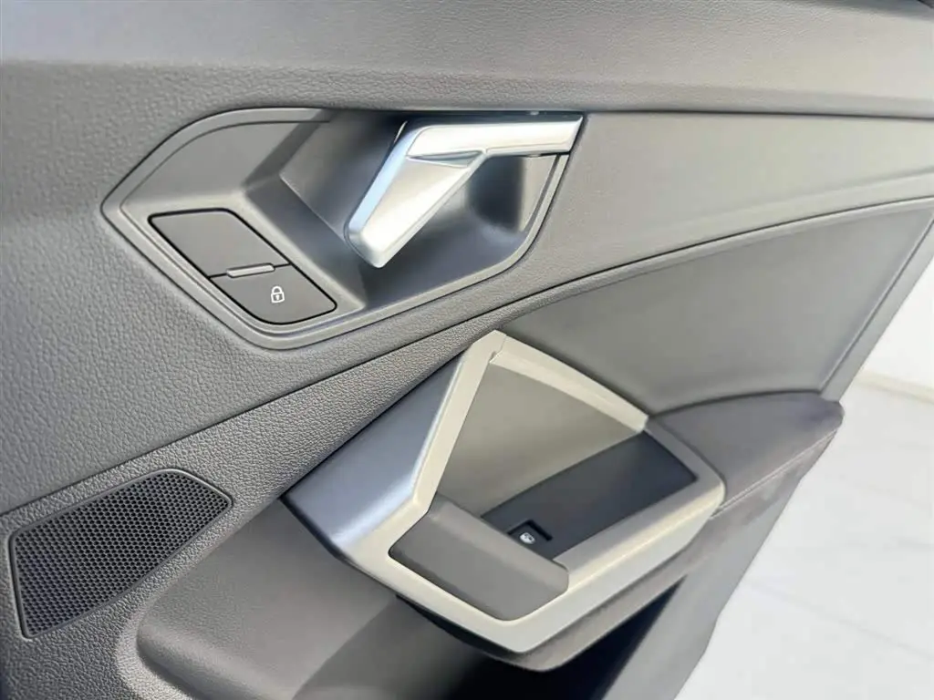 Audi Q3 2023 — Фото 13/18