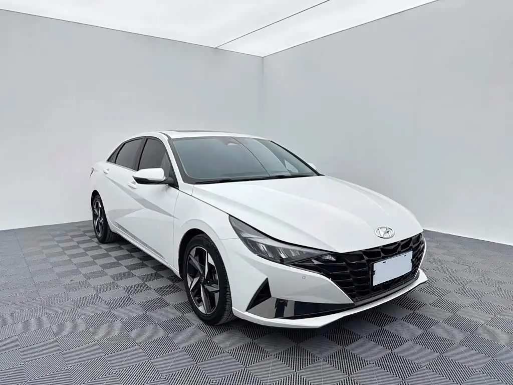 Hyundai Elantra 2023 — Photo 3/18
