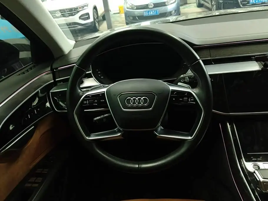 Audi A8 2021 — Фото 15/16