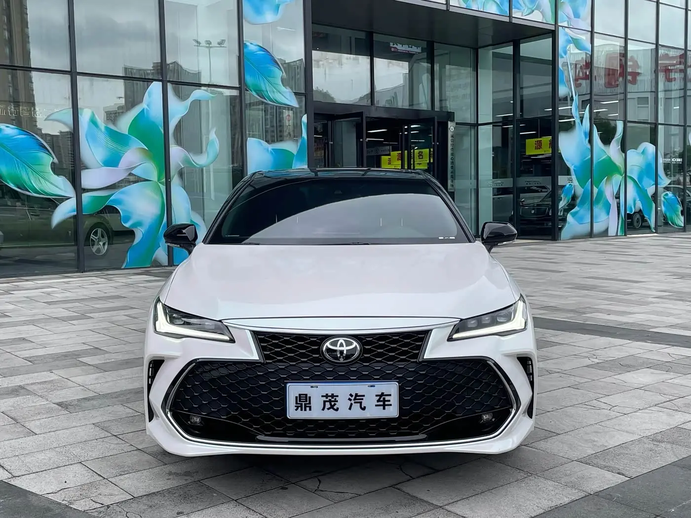Toyota Avalon 2023 — Photo 2/20