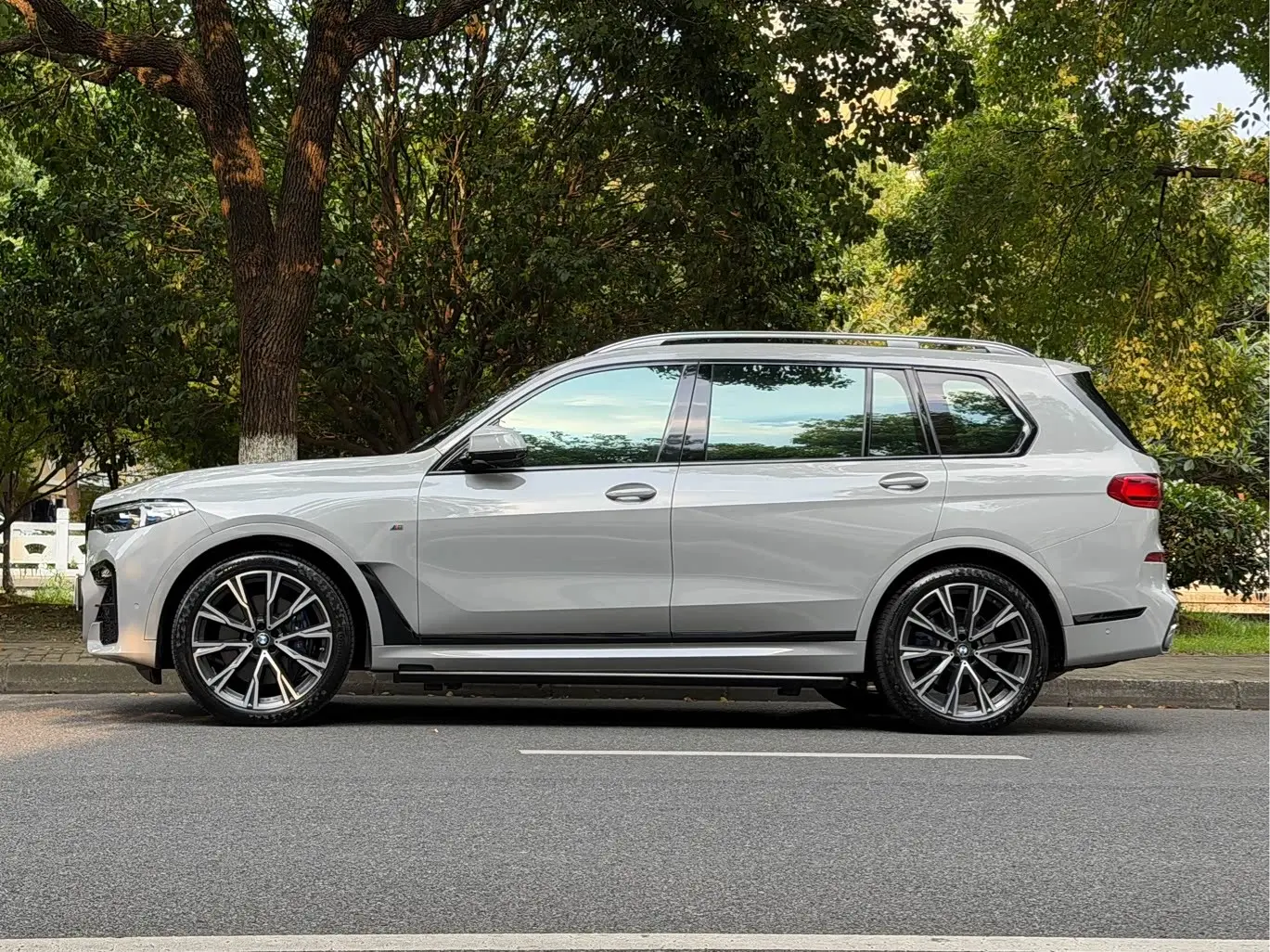 BMW X7 2020 — Фото 7/20