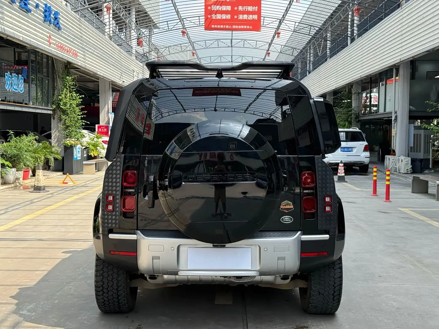 Land Rover Defender 2023 — Photo 13/14
