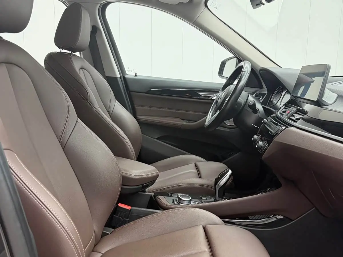 BMW X1 2022 — Photo 10/17