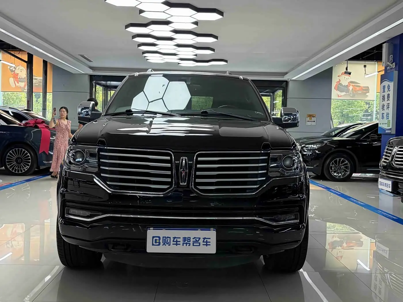 Lincoln Navigator 2016 — ფოტო 2/18
