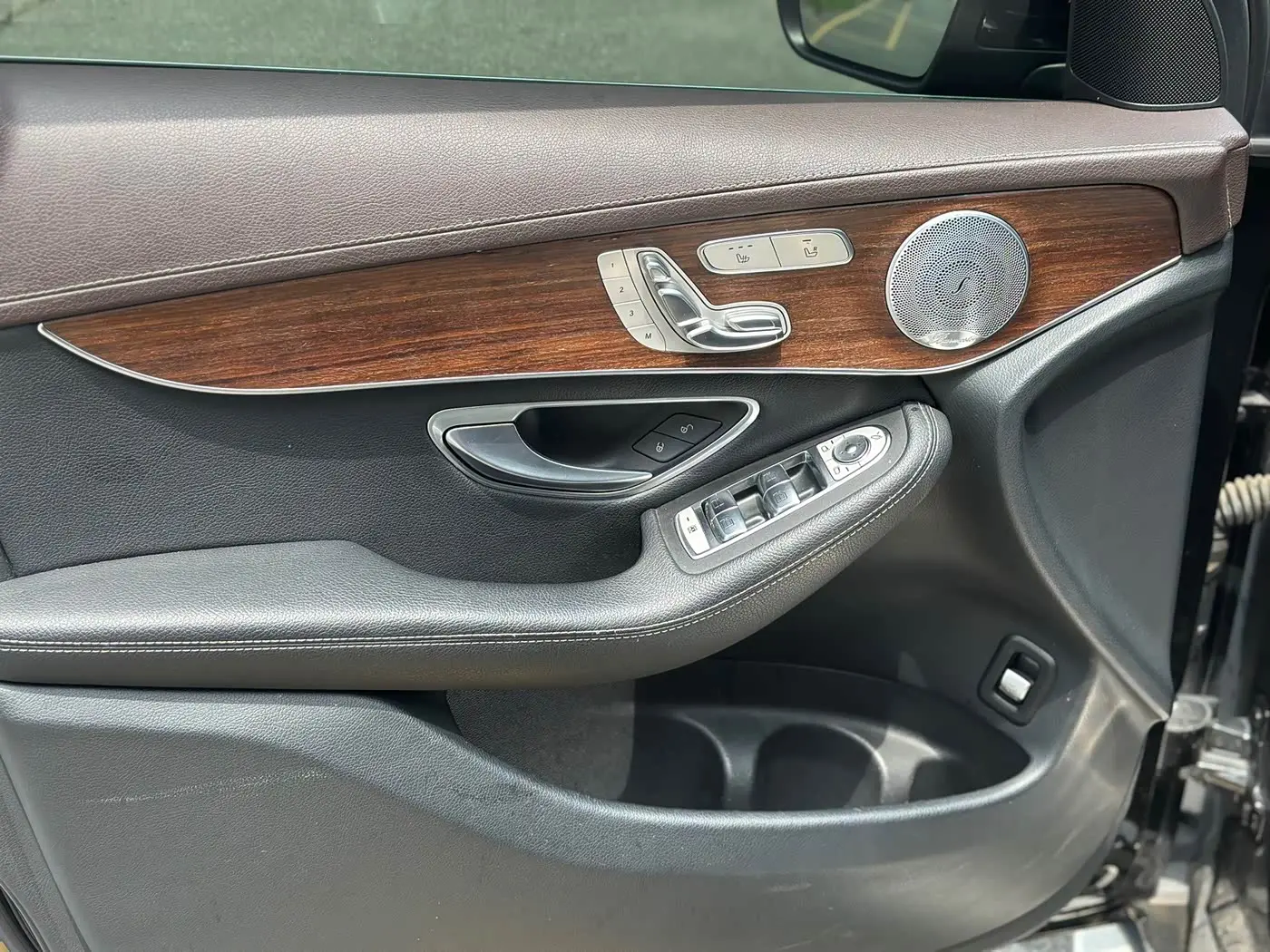 Mercedes-Benz GLC 2020 — Photo 5/20