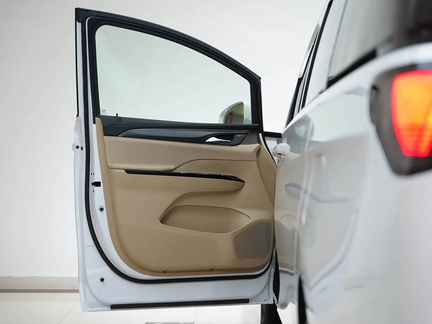 Buick GL8 New Energy 2025 — Şəkil 10/18