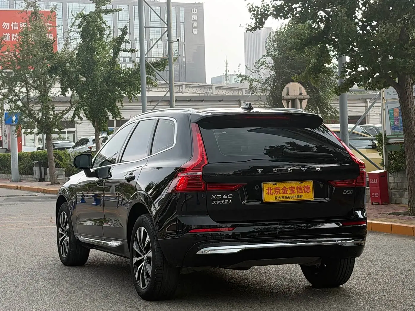 Volvo XC60 2023 — Фото 6/20