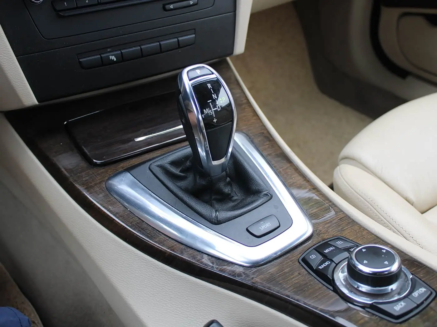 BMW 3 Series 2010 — Şəkil 15/20