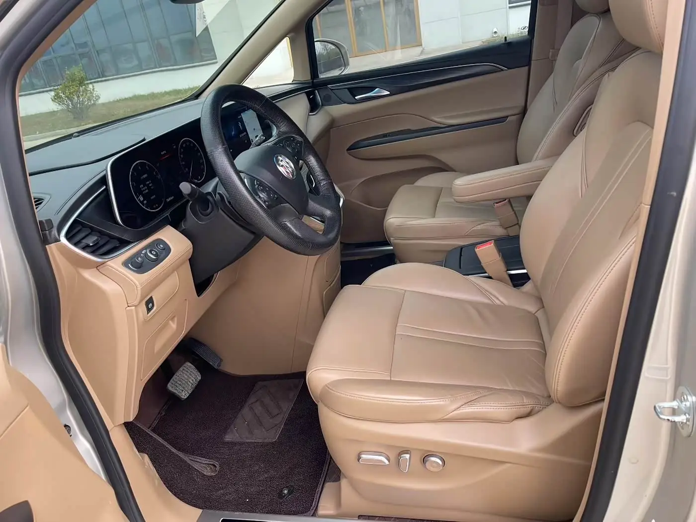 Buick GL8 2021 — Photo 7/9