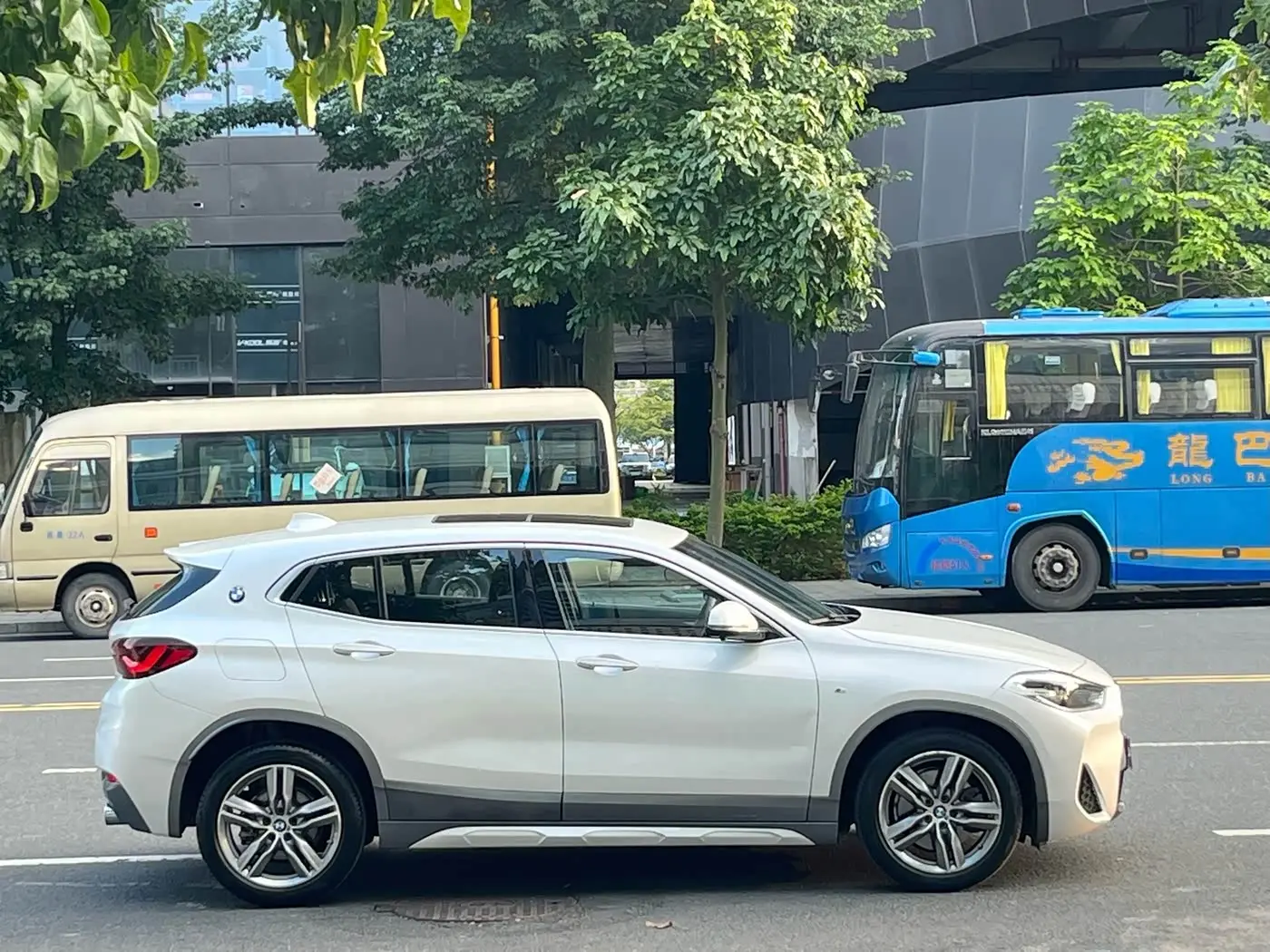 BMW X2 2020 — Фото 8/20