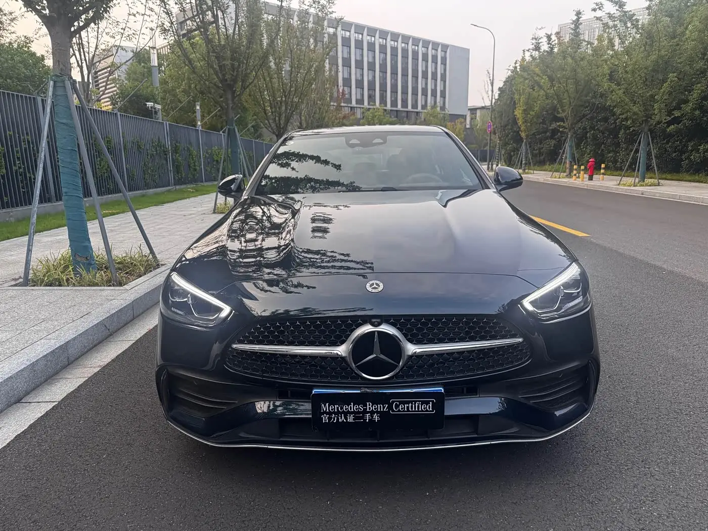 Mercedes-Benz C-Class 2025 — Photo 2/12