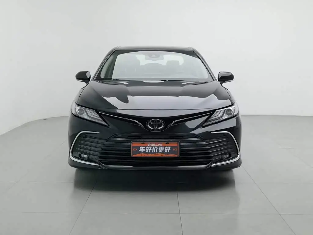 Toyota Camry 2021 — Photo 3/20