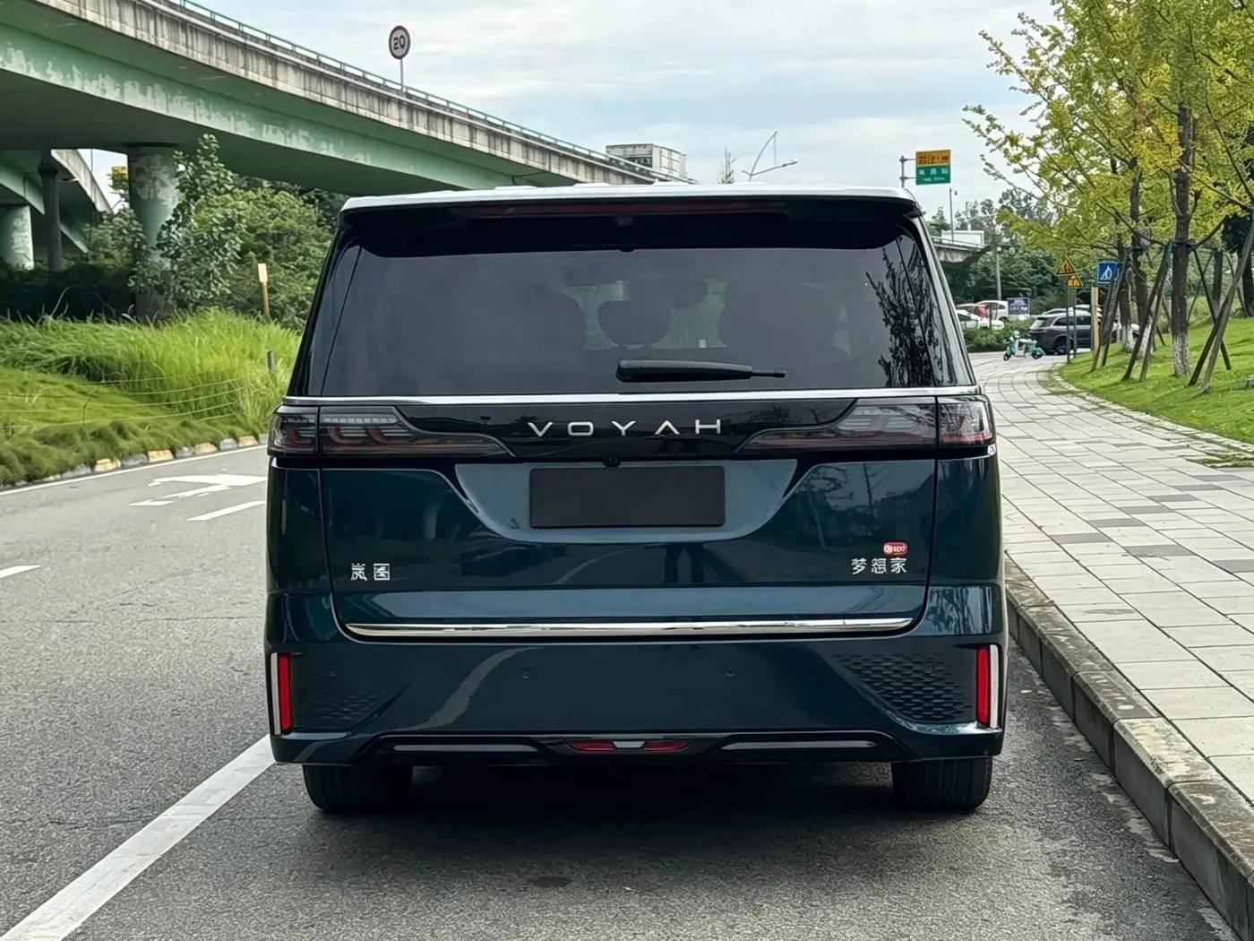 Voyah Auto Voyah Dreamer 2025 — Photo 14/15