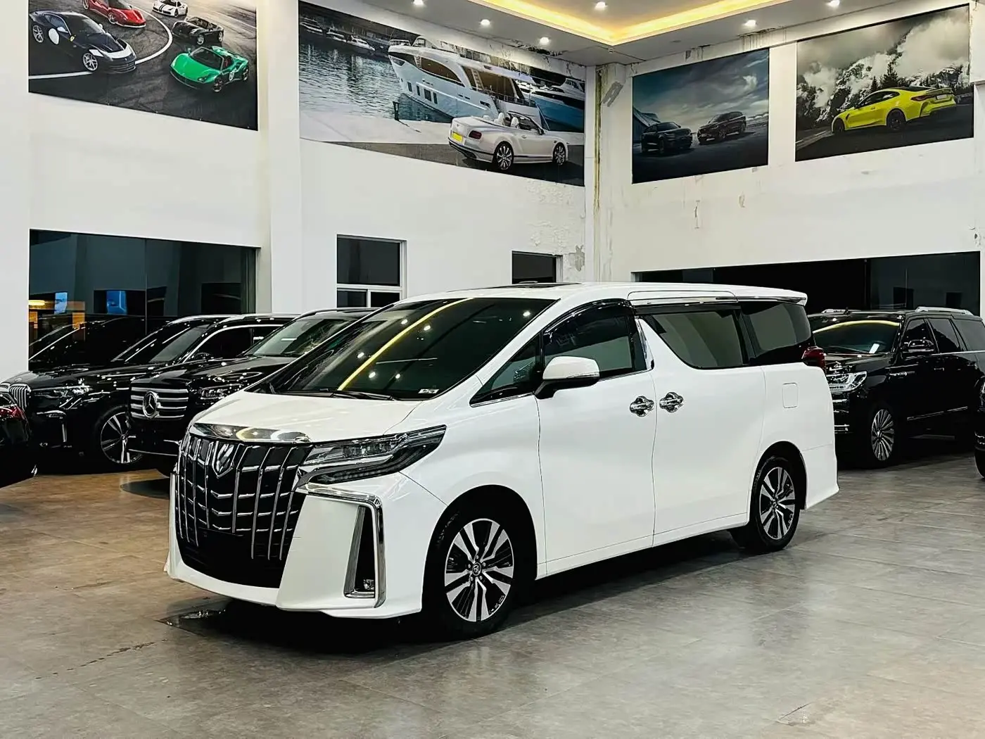 Toyota Alphard 2018 — Photo 1/9
