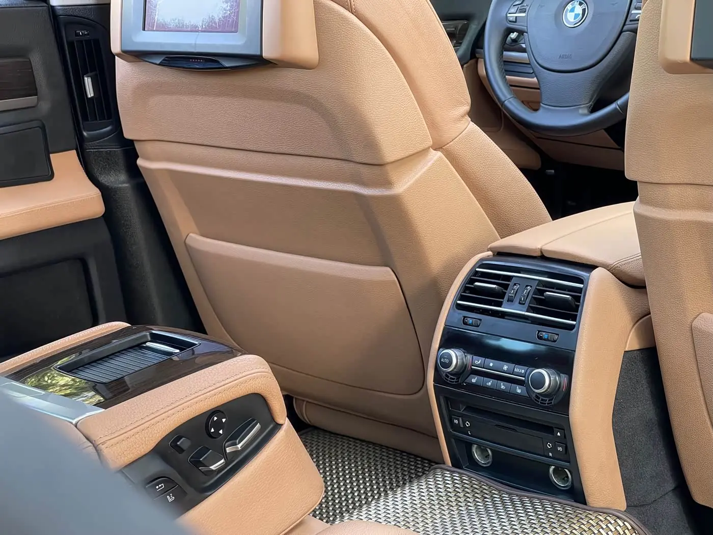 BMW 7 Series 2011 — Фото 18/20
