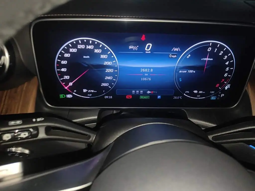 Mercedes-Benz GLC New Energy 2025 — Фото 8/20