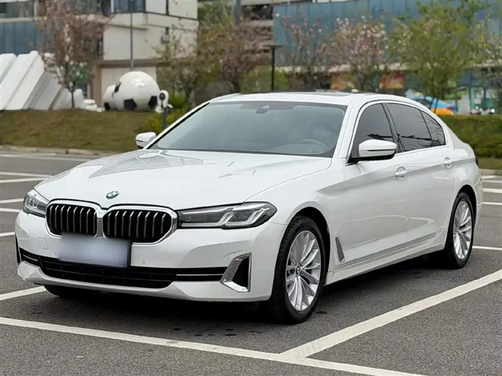 BMW 5 Series 2022 — Фото 10/20