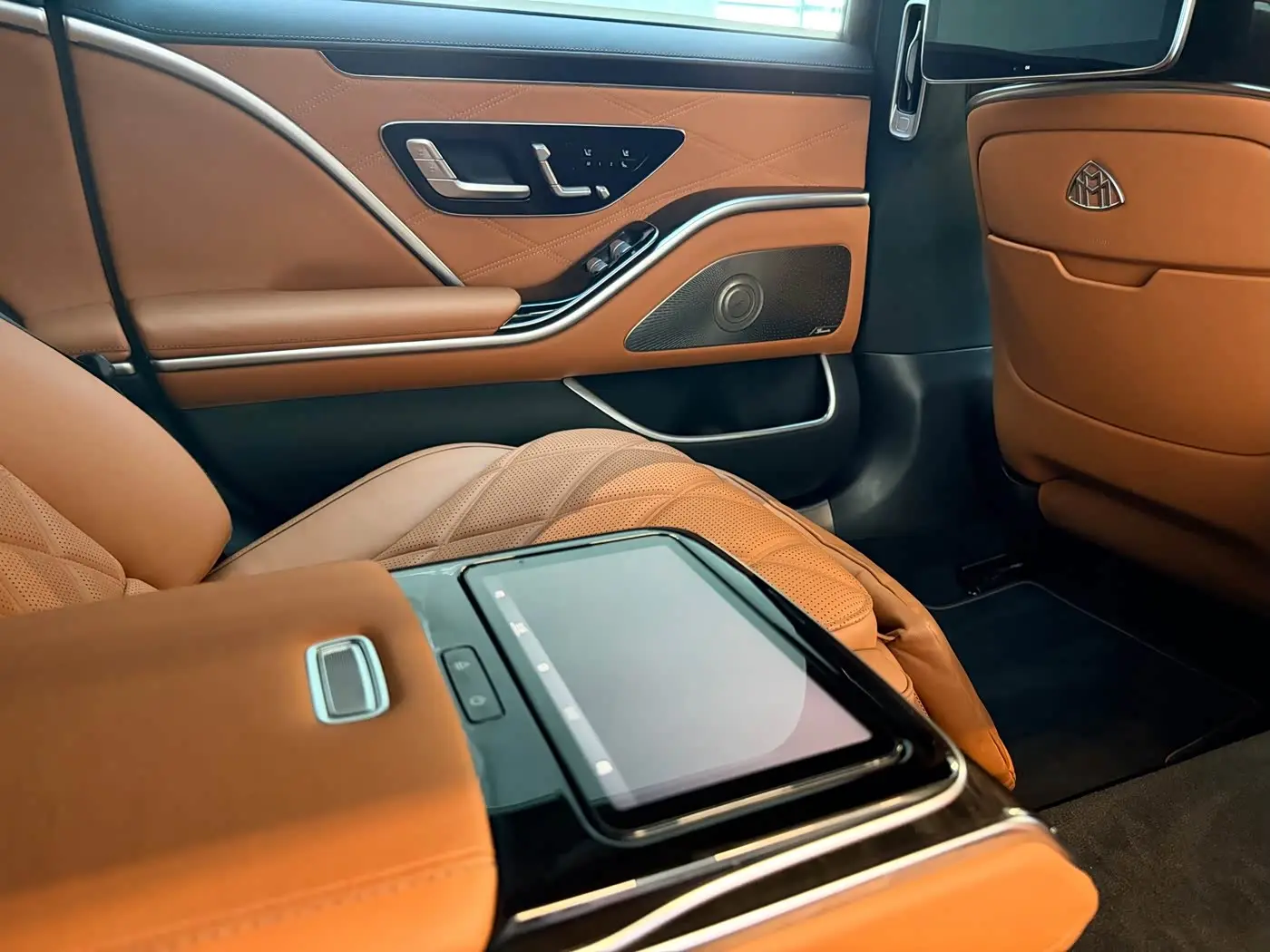 Mercedes-Benz Maybach S-Class 2023 — Фото 19/20