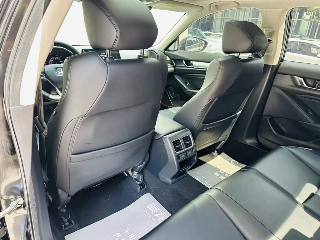 Honda Accord 2023 — Photo 9/20