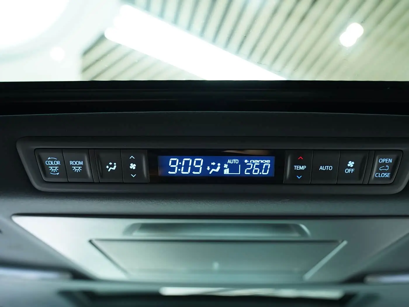 Toyota Alphard 2021 — Photo 11/19