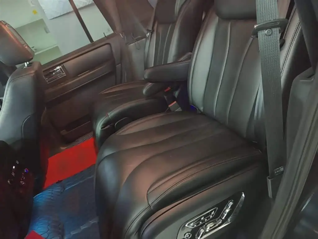 Lincoln Navigator 2016 — Şəkil 17/20