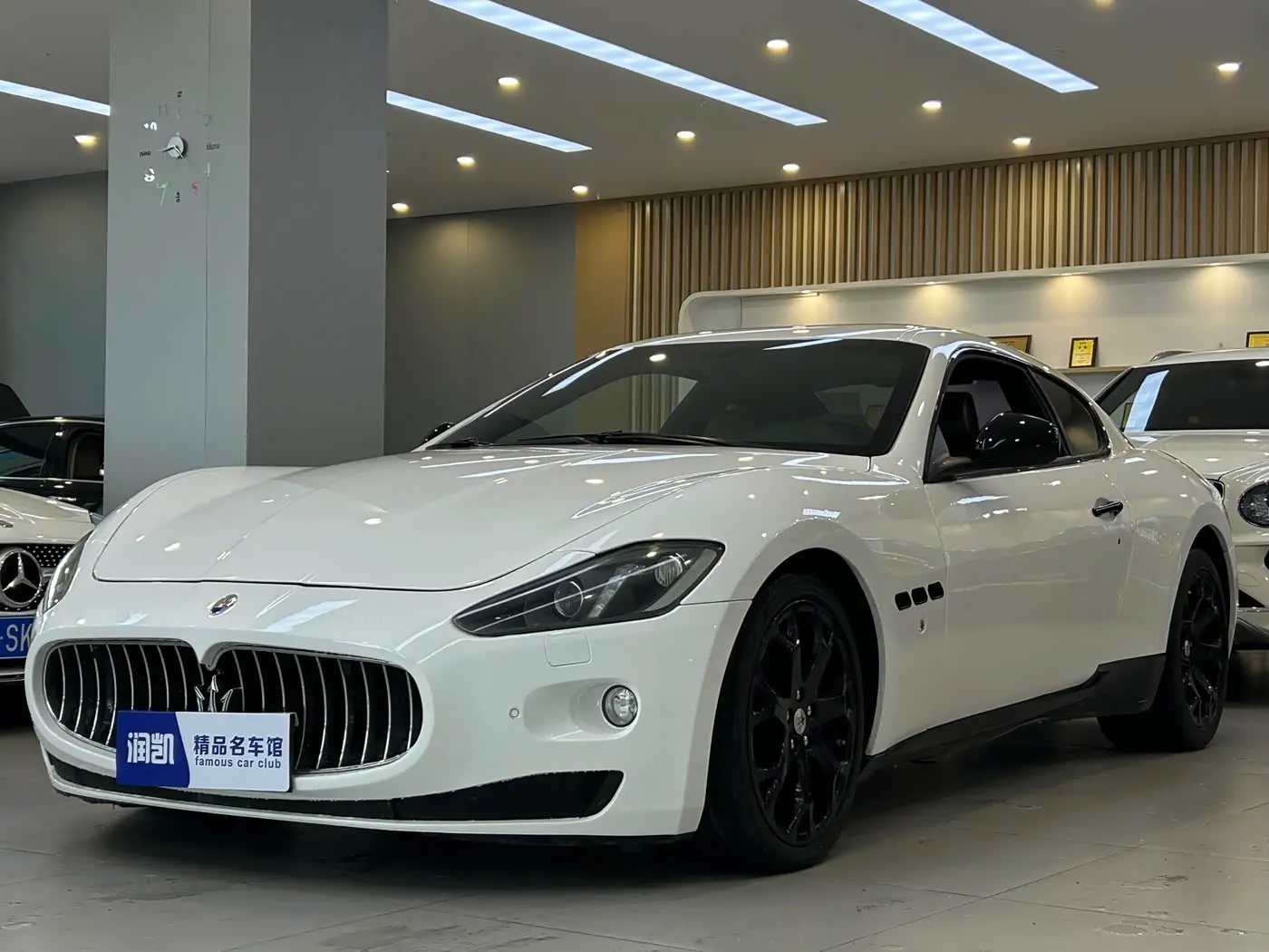 Maserati GranTurismo 2013 — ფოტო 1/13