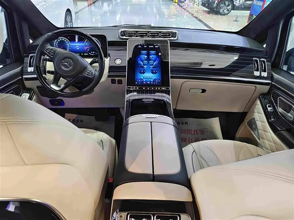 Mercedes-Benz Vito 2023 — Photo 11/17