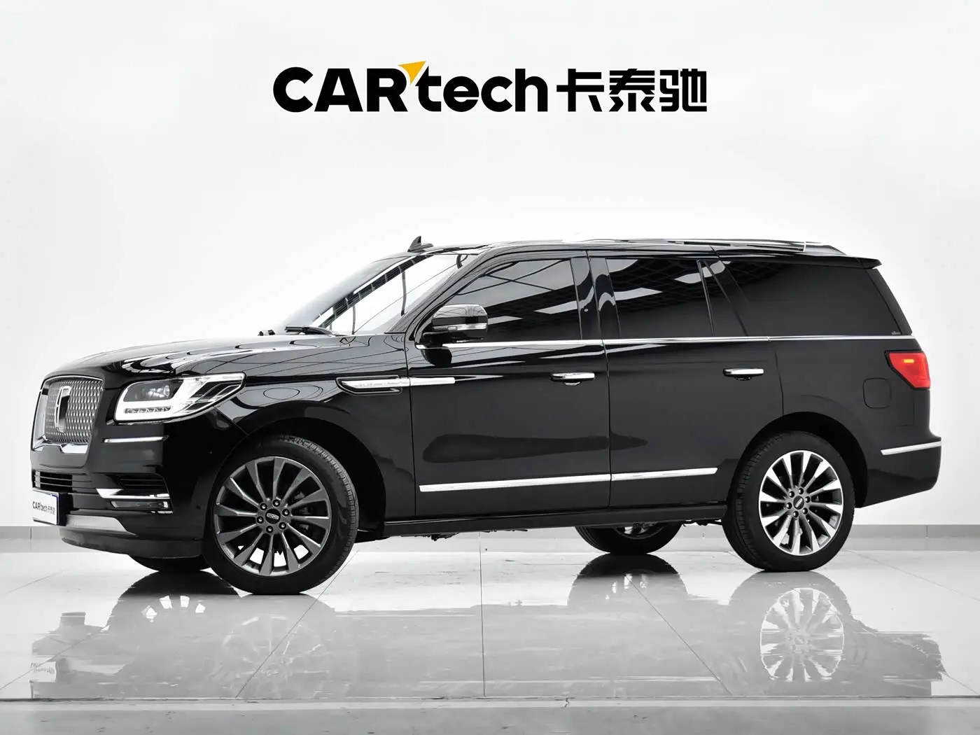 Lincoln Navigator 2019 — Фото 1/20