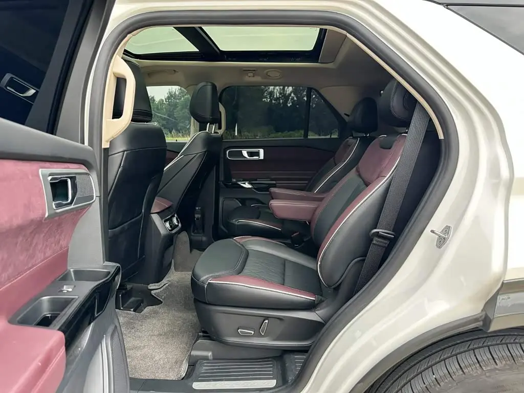 Ford Explorer 2024 — ფოტო 10/20