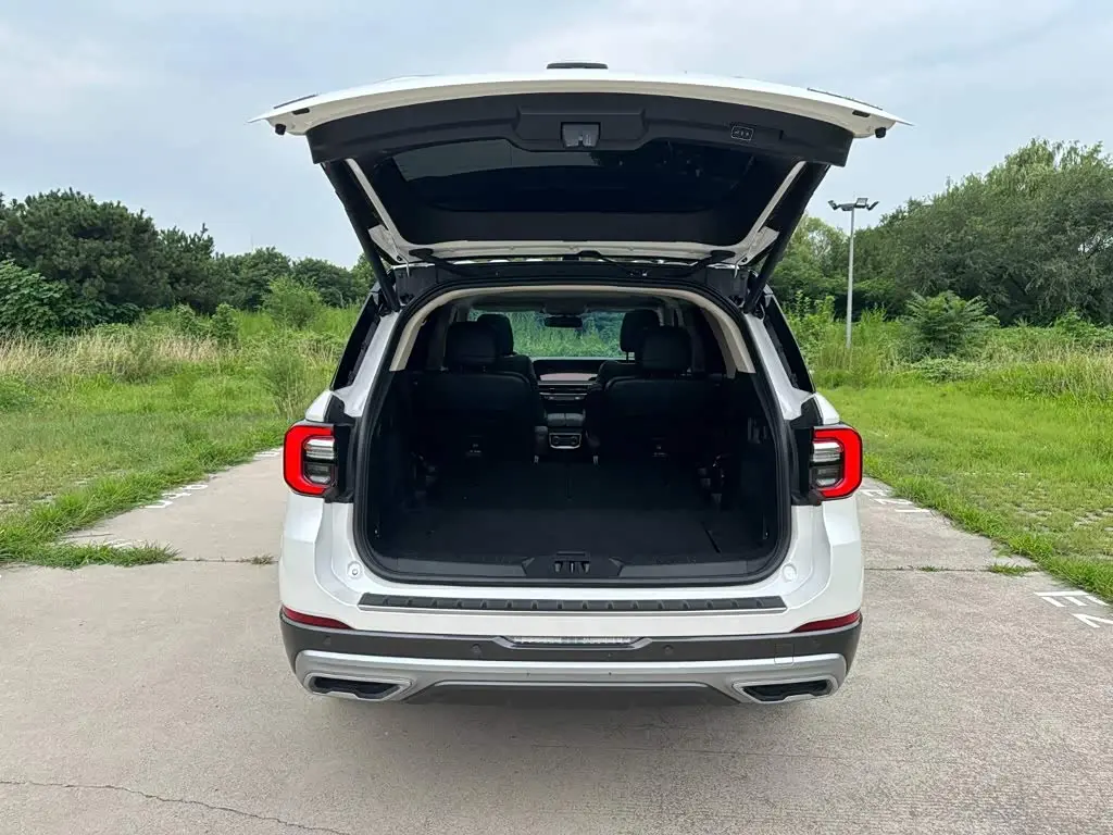 Ford Explorer 2024 — ფოტო 8/20