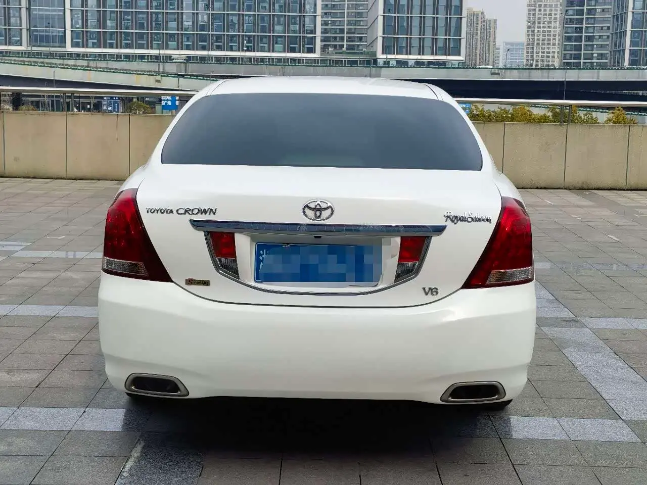 Toyota Crown 2010 — Photo 6/18