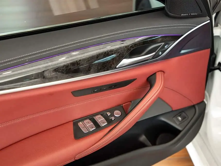 BMW 5 Series 2021 — Photo 12/20