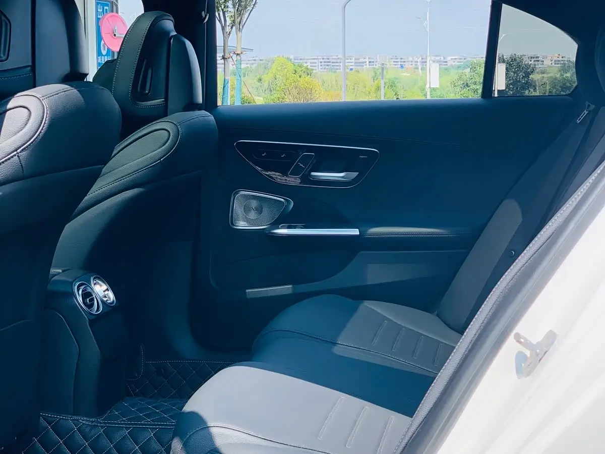 Mercedes-Benz C-Class 2024 — Photo 20/20