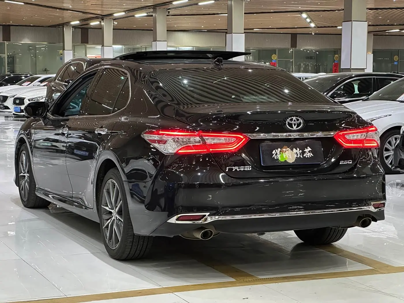 Toyota Camry 2021 — Фото 16/18