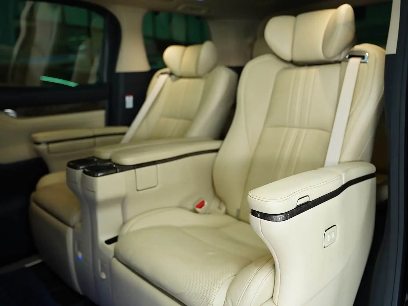 Toyota Vellfire 2022 — Photo 17/20