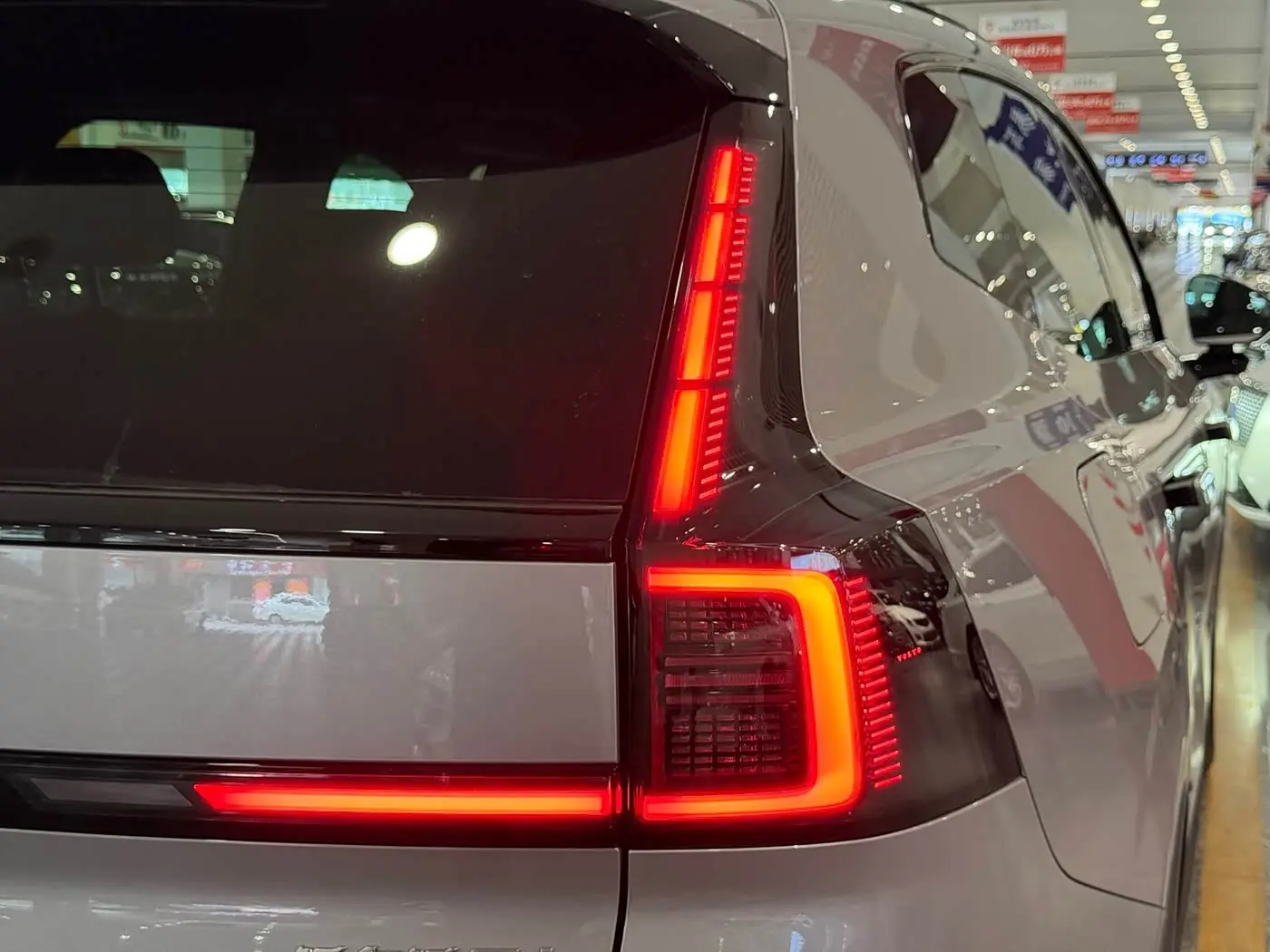 Volvo XC70 Plug-in Hybrid 2025 — Фото 5/18