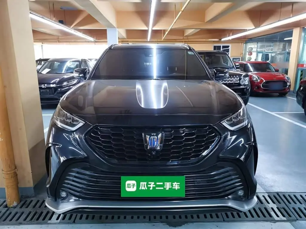 Toyota Crown Kluger 2022 — Photo 3/20