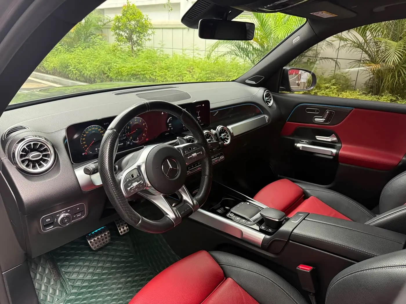 Mercedes-Benz GLB AMG 2021 — Фото 13/18