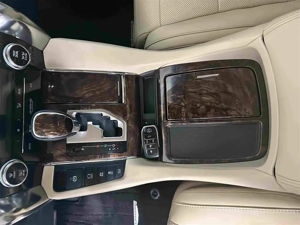 Toyota Alphard 2020 — Photo 8/18