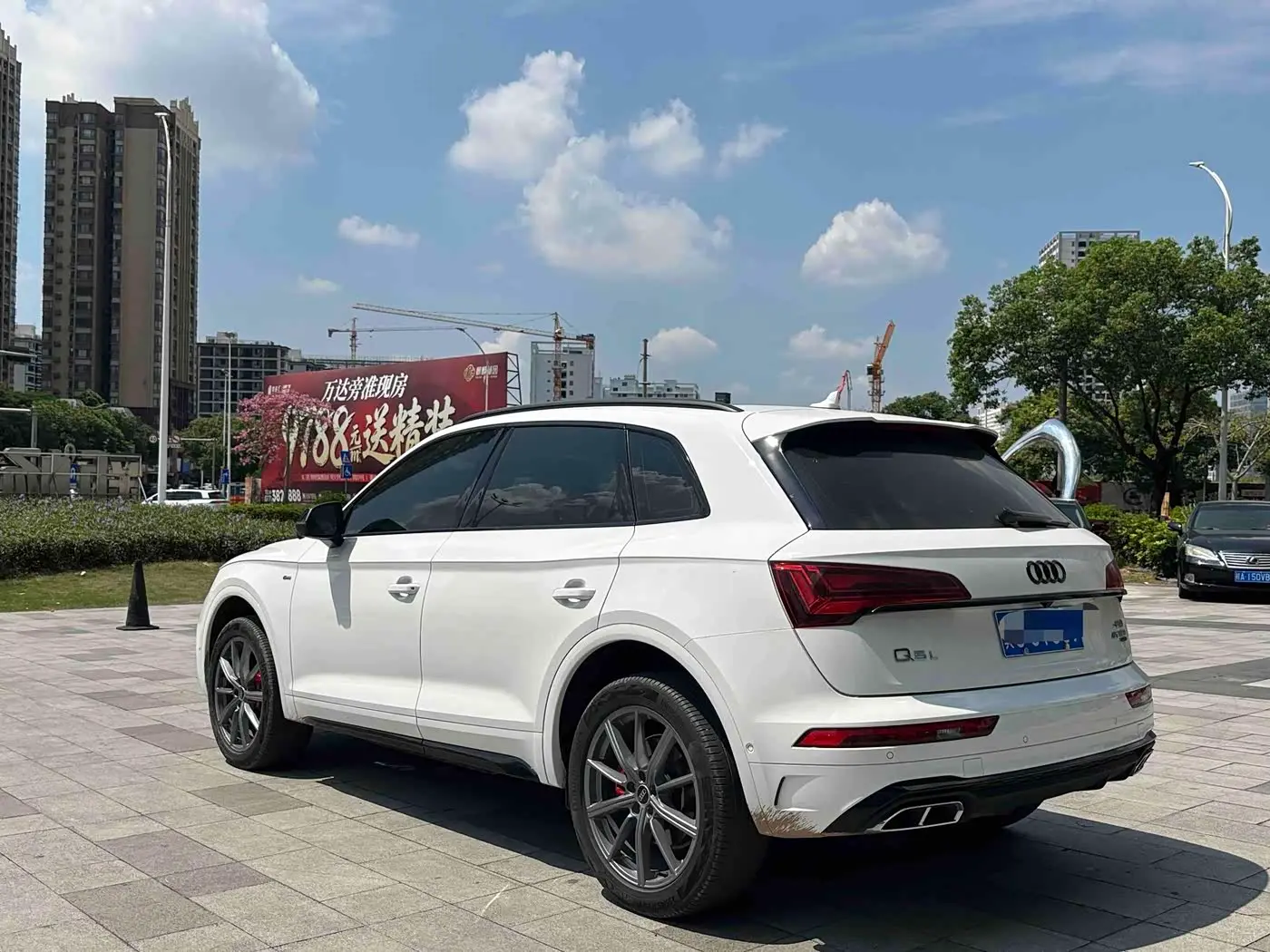 Audi Q5L 2023 — Photo 4/14
