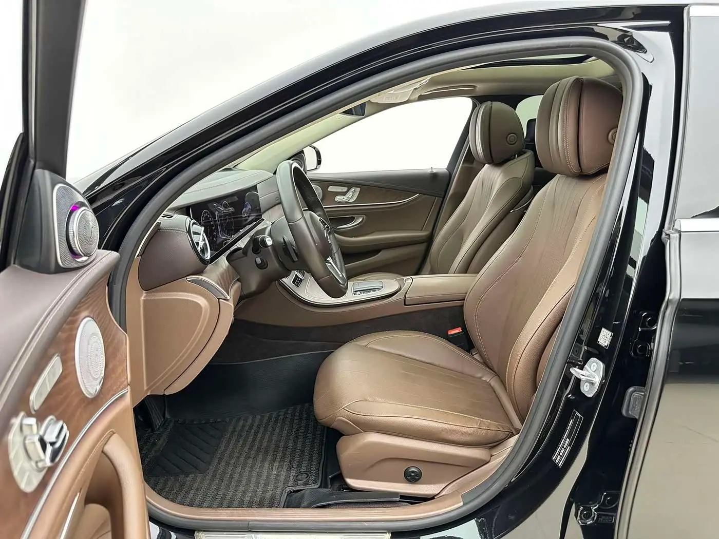 Mercedes-Benz E-Class 2019 — Photo 6/8